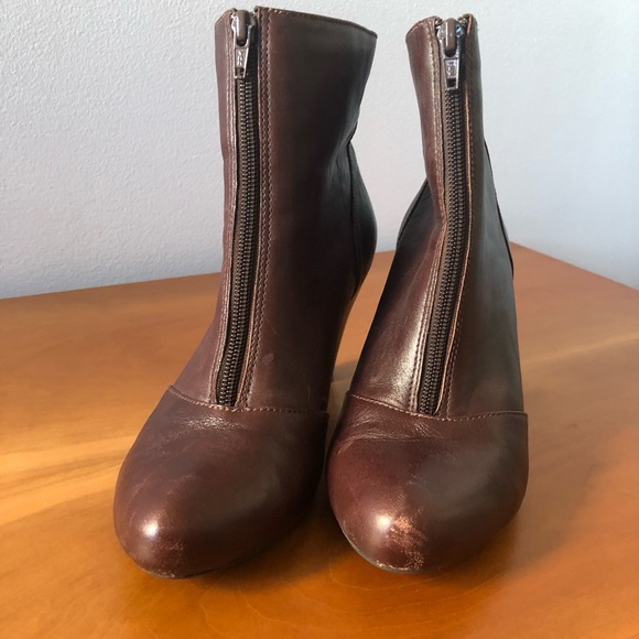 Indigo by Clarks 2.5” Stacked Heel Zip Front 👢 - Picture 4 of 7